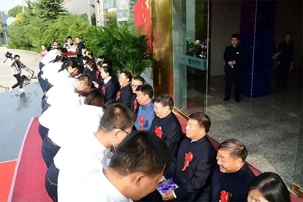 ±ØÓ®ÑÇÖÞµ¼Ê¦Ôì°ÝʦµäÀñ ±ØÓ®ÑÇÖÞµ¼Ê¦Ôì°ÝʦµäÀñ