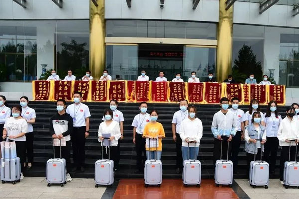 2021年必赢亚洲骨干人员与受助大学生结对子 2021年必赢亚洲骨干人员与受助大学生结对子