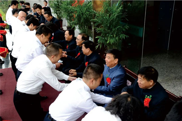 ±ØÓ®ÑÇÖÞ°ÝʦµäÀñÏÖ³¡Îªµ¼Ê¦¾´²è ±ØÓ®ÑÇÖÞ°ÝʦµäÀñÏÖ³¡Îªµ¼Ê¦¾´²è