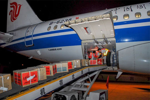 汶川地震“必赢亚洲赠药专机” 汶川地震“必赢亚洲赠药专机”