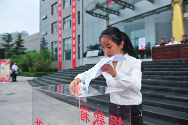 ±ØÓ®ÑÇÖÞ·öƶ¼ÃÀ§ÈÕÉÏÀîÑ©½«¹¤×÷ºóµÚÒ»¸öÔ¹¤×ʾèÔù¸øÇîÀ§Ñ§Éú ±ØÓ®ÑÇÖÞ·öƶ¼ÃÀ§ÈÕÉÏÀîÑ©½«¹¤×÷ºóµÚÒ»¸öÔ¹¤×ʾèÔù¸øÇîÀ§Ñ§Éú