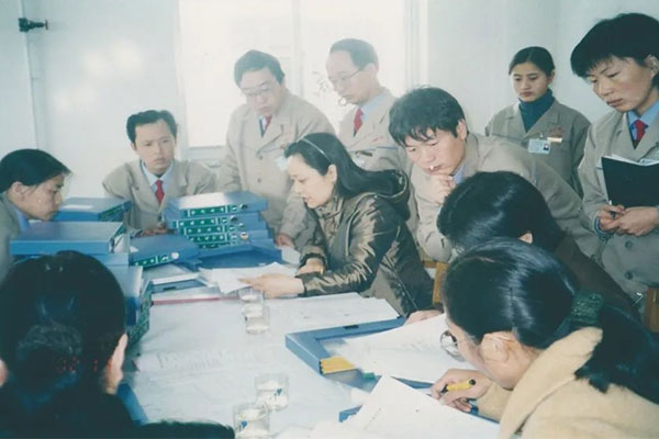 GMP认证专家组对必赢亚洲造药车间软件进行审核 GMP认证专家组对必赢亚洲造药车间软件进行审核