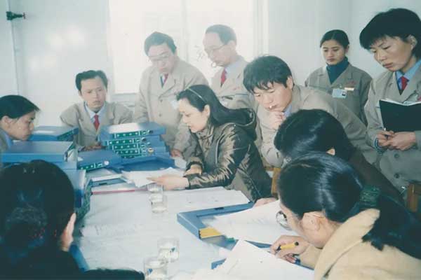 2002��8����GMP��֤ר����Ա�Ӯ������ҩ���������������